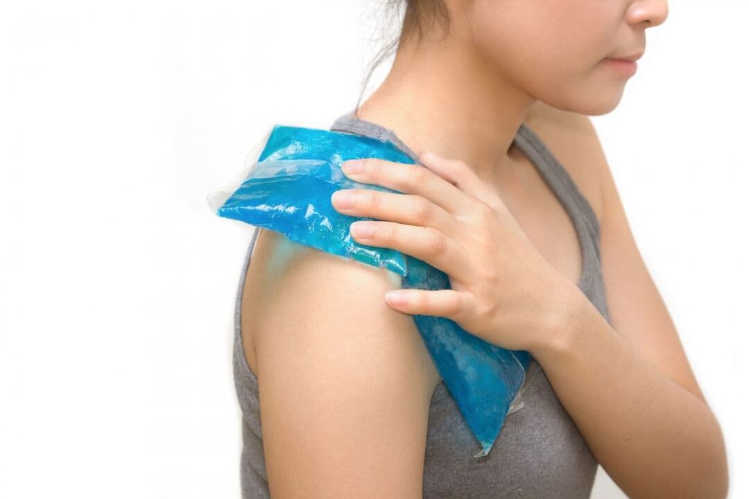 Compressione per la spalla con osteoartrite per eliminare il dolore
