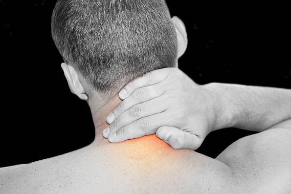 Osteocondrosi del rachide cervicale in un uomo